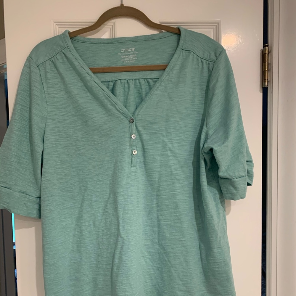 Chico’s top light green short sleeve top